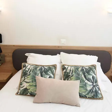 Отель Azur Баларук-ле-Бен