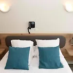 Azur Hotel 2*
