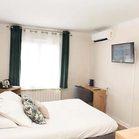 Otel Azur 2*