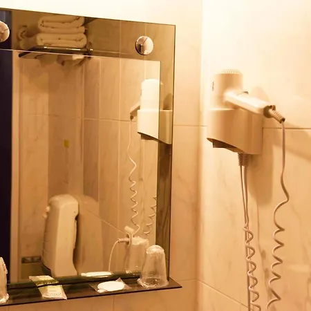 Azur Otel 2*