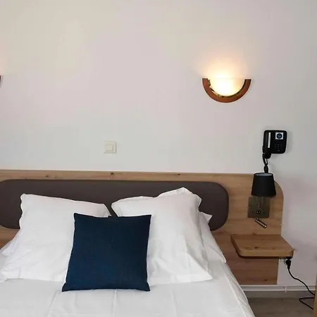 Azur Hotel 2*