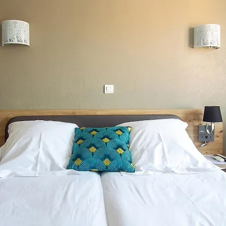 Azur Hotel 2*