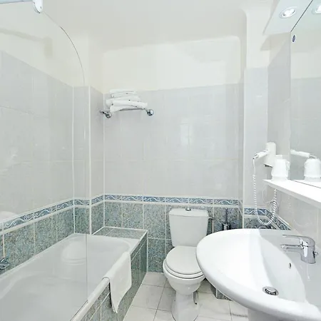 Otel Azur 2*